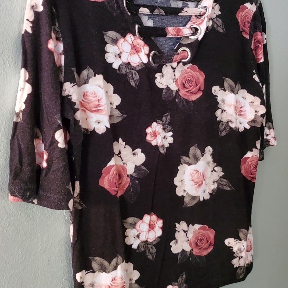 Black & Floral Blouse - Picture 6 of 7